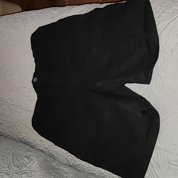 Old Navy Everyday Shorts Size Medium - Picture 1 of 3